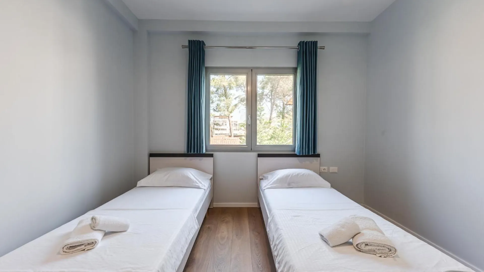 Beni'S Villa Apartments By Ps Golem