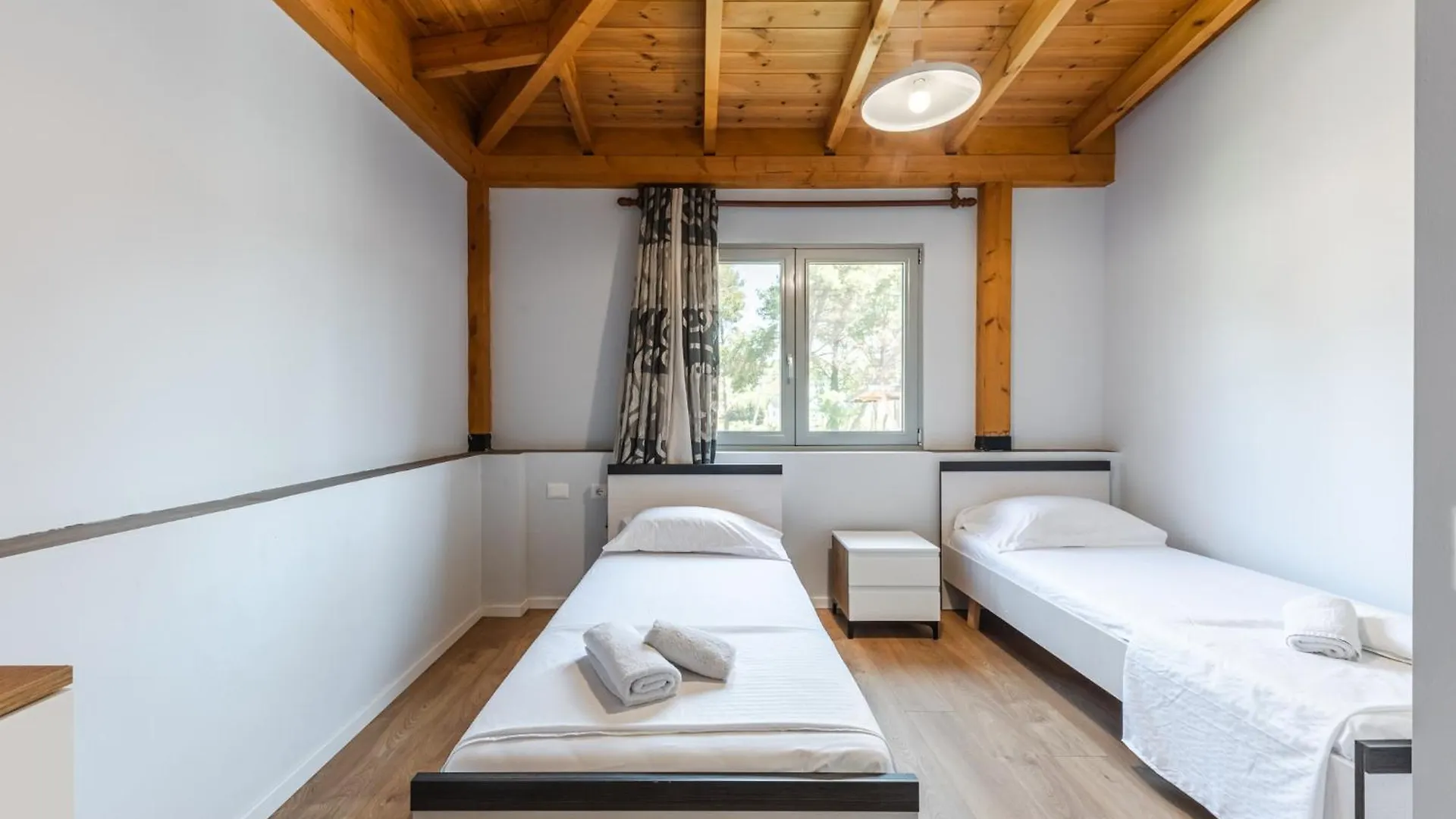 Beni'S Villa Apartments By Ps Golem